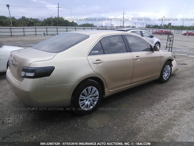 4T1BF3EK0AU111060 - 2010 TOYOTA CAMRY SE/LE/XLE ოქროსფერი ფოტო 4