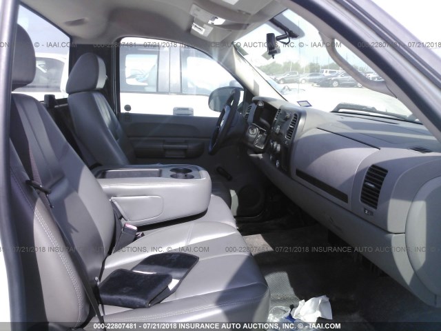 1GCEC14X77Z601230 - 2007 CHEVROLET SILVERADO C1500 CLASSIC WHITE photo 5