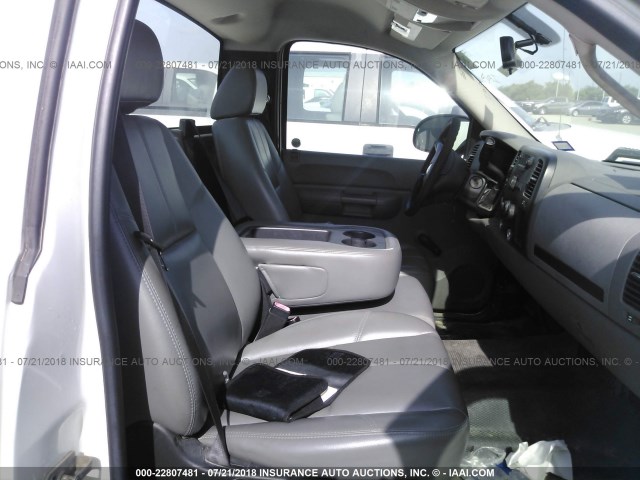 1GCEC14X77Z601230 - 2007 CHEVROLET SILVERADO C1500 CLASSIC WHITE photo 8