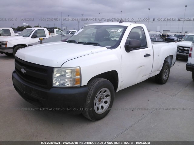 1GCEC14X77Z606587 - 2007 CHEVROLET SILVERADO C1500 CLASSIC WHITE photo 2