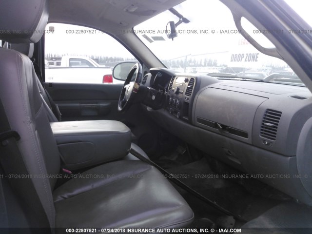 1GCEC14X77Z606587 - 2007 CHEVROLET SILVERADO C1500 CLASSIC WHITE photo 5