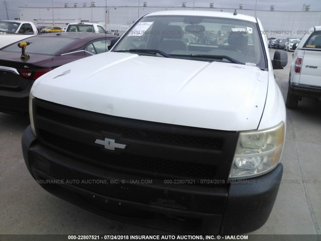 1GCEC14X77Z606587 - 2007 CHEVROLET SILVERADO C1500 CLASSIC WHITE photo 6