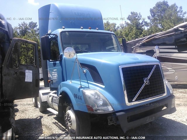 4V4NC9GG28N486558 - 2008 VOLVO VN L Unknown photo 1