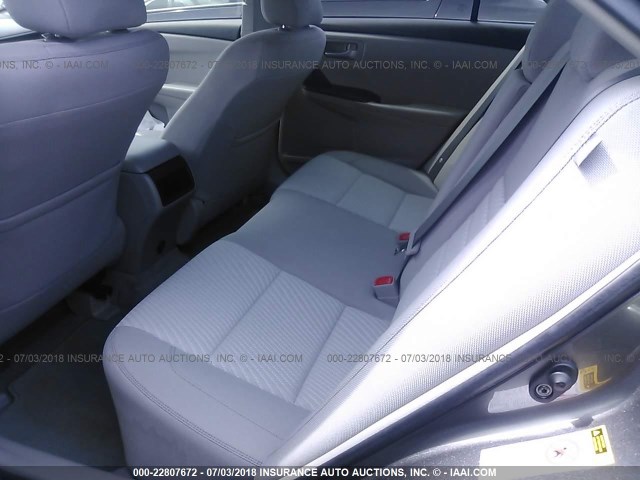4T1BF1FK0HU742694 - 2017 TOYOTA CAMRY LE/XLE/SE/XSE GRAY photo 8