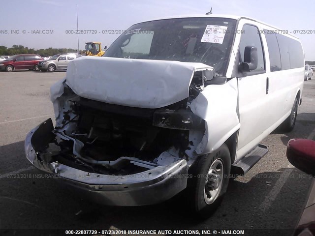 1GAZG1FF8F1286230 - 2015 CHEVROLET EXPRESS G3500 LT WHITE photo 2