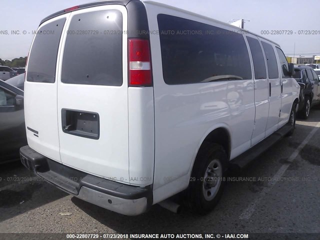 1GAZG1FF8F1286230 - 2015 CHEVROLET EXPRESS G3500 LT WHITE photo 4