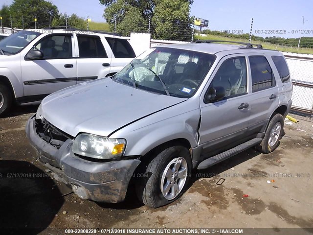 1FMYU03125KB07215 - 2005 FORD ESCAPE XLT SILVER photo 2