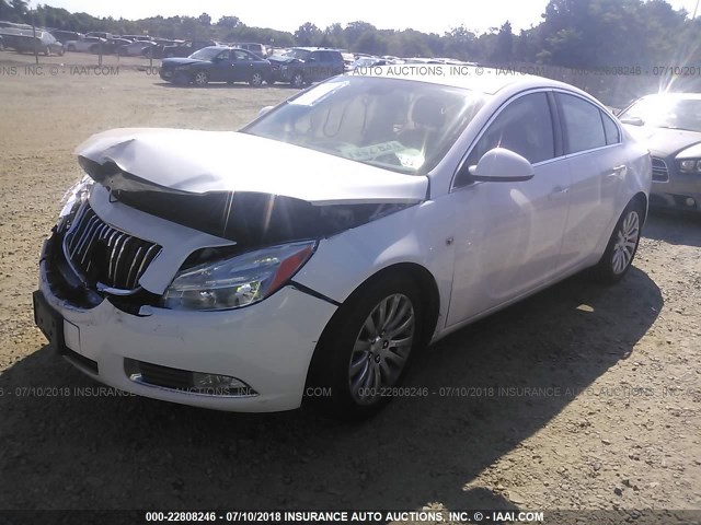 W04GN5EC9B1017127 - 2011 BUICK REGAL CXL WHITE photo 2