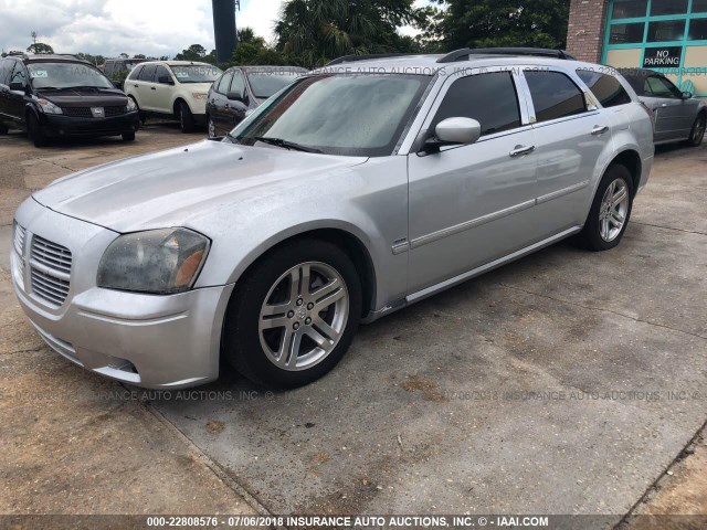 2D4GV58225H549028 - 2005 DODGE MAGNUM R/T SILVER photo 2