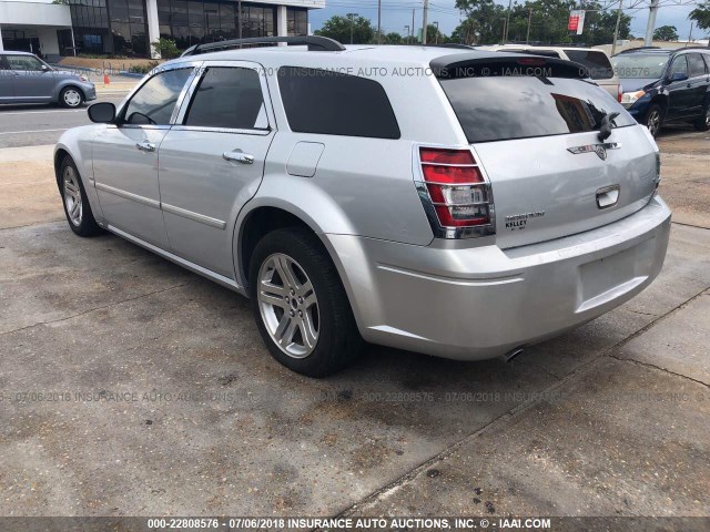 2D4GV58225H549028 - 2005 DODGE MAGNUM R/T SILVER photo 3