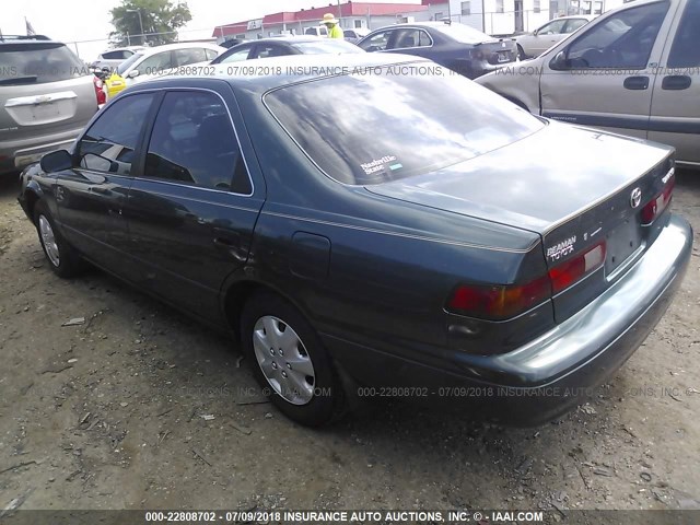 4T1BG22K7WU245082 - 1998 TOYOTA CAMRY CE/LE/XLE მწვანე ფოტო 3