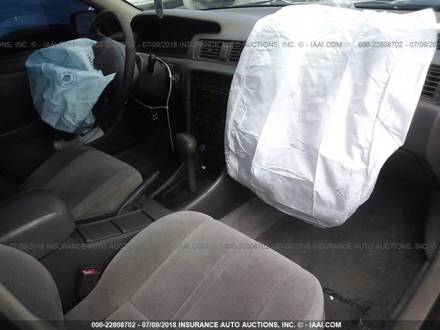 4T1BG22K7WU245082 - 1998 TOYOTA CAMRY CE/LE/XLE მწვანე ფოტო 5