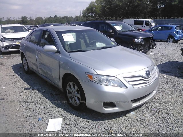4T1BF3EK7BU635081 - 2011 TOYOTA CAMRY SE/LE/XLE SILVER photo 1