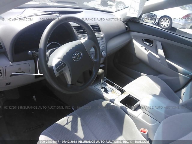 4T1BF3EK7BU635081 - 2011 TOYOTA CAMRY SE/LE/XLE SILVER photo 5