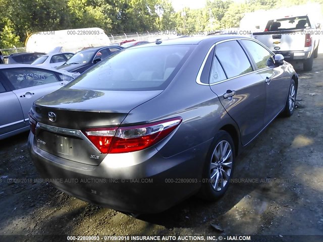 4T1BF1FK3GU504367 - 2016 TOYOTA CAMRY LE/XLE/SE/XSE GRAY photo 4