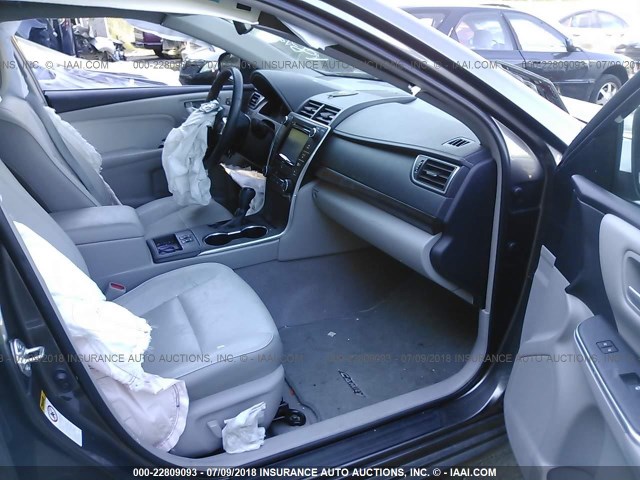 4T1BF1FK3GU504367 - 2016 TOYOTA CAMRY LE/XLE/SE/XSE GRAY photo 5