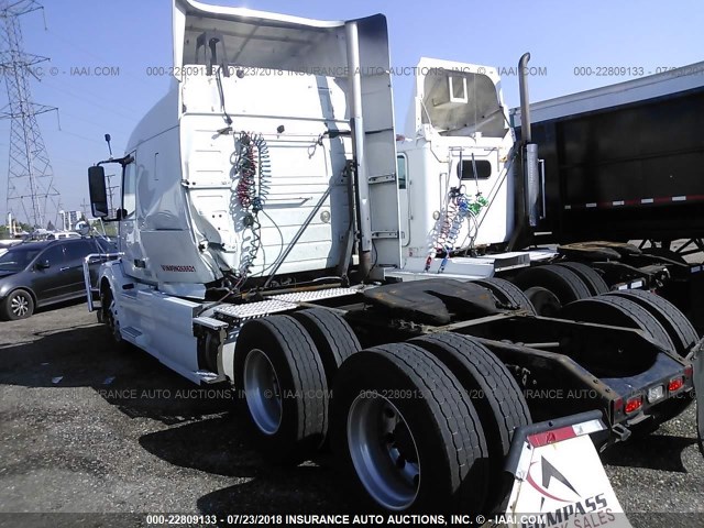 4V4NC9TG19N268621 - 2009 VOLVO VN L WHITE photo 3