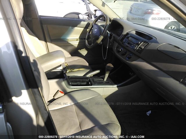 4T1BE32K63U733320 - 2003 TOYOTA CAMRY LE/XLE/SE 金色 照片 5