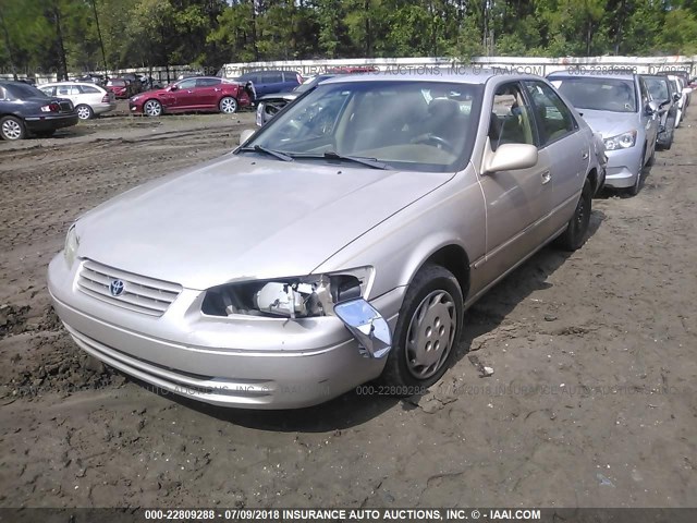 4T1BG22K5WU308504 - 1998 TOYOTA CAMRY CE/LE/XLE TAN photo 2