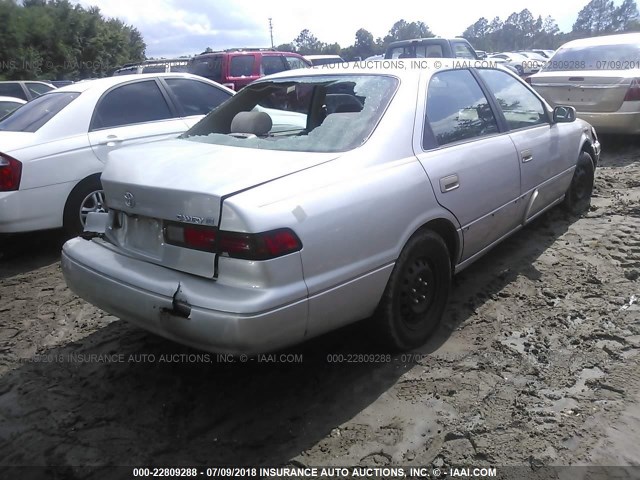 4T1BG22K5WU308504 - 1998 TOYOTA CAMRY CE/LE/XLE TAN photo 4