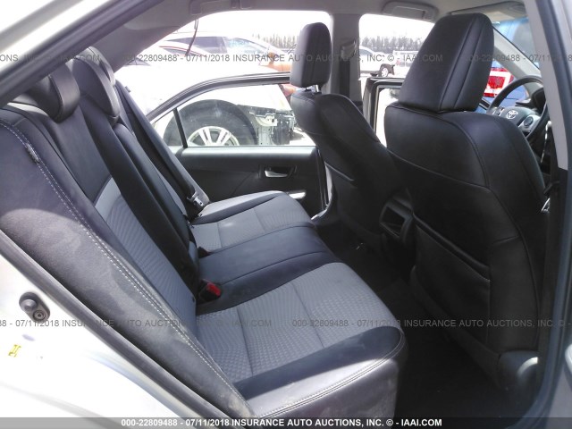 4T1BF1FK5EU368868 - 2014 TOYOTA CAMRY L/SE/LE/XLE ვერცხლისფერი ფოტო 8