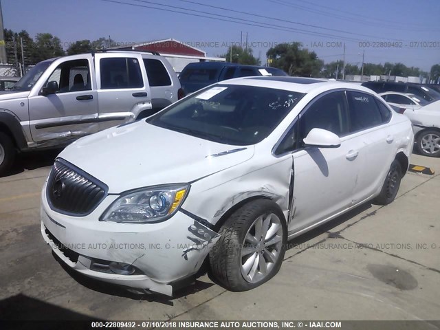 1G4PR5SKXF4190581 - 2015 BUICK VERANO CONVENIENCE WHITE photo 2