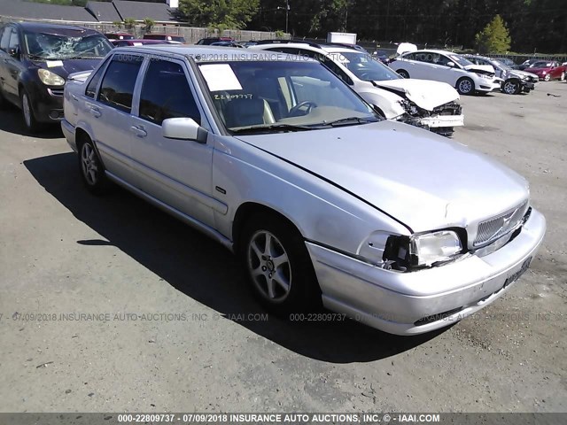 YV1LS5573W1534634 - 1998 VOLVO S70 SILVER photo 1