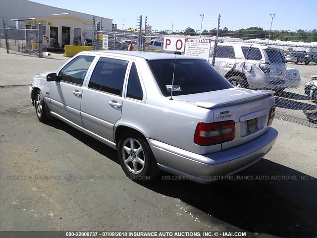 YV1LS5573W1534634 - 1998 VOLVO S70 SILVER photo 3