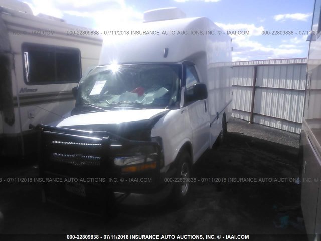 1GB0GRFB8J1257495 - 2018 CHEVROLET EXPRESS G3500  WHITE photo 2