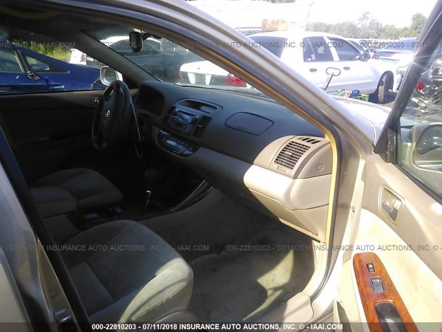 4T1BE32K32U105603 - 2002 TOYOTA CAMRY LE/XLE/SE 金色 照片 5