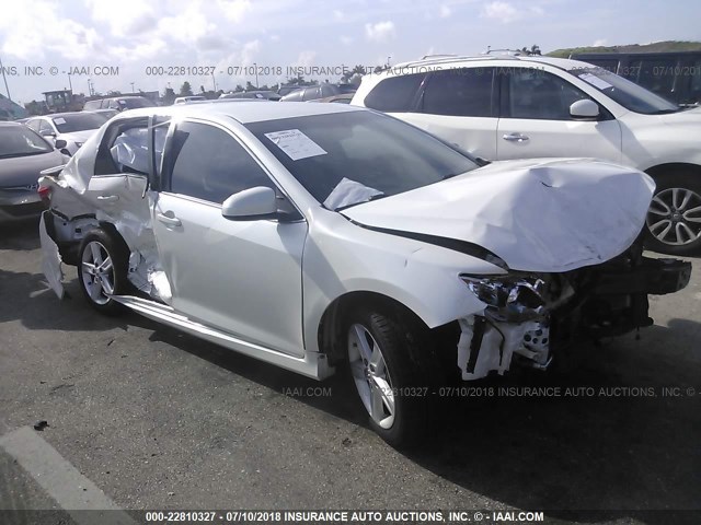 4T1BF1FK7EU461312 - 2014 TOYOTA CAMRY L/SE/LE/XLE 白色 照片 1