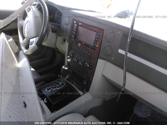 1J8HH58268C239943 - 2008 JEEP COMMANDER LIMITED SILVER photo 5