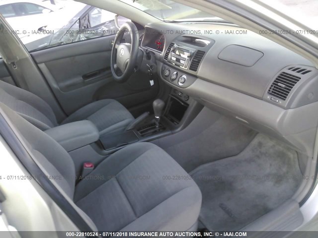 4T1BE32K25U510260 - 2005 TOYOTA CAMRY LE/XLE/SE 银色 照片 5