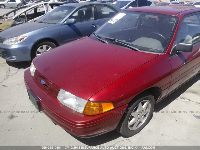 1FAPP11J9PW300091 - 1993 FORD ESCORT LX/SPORT RED photo 2