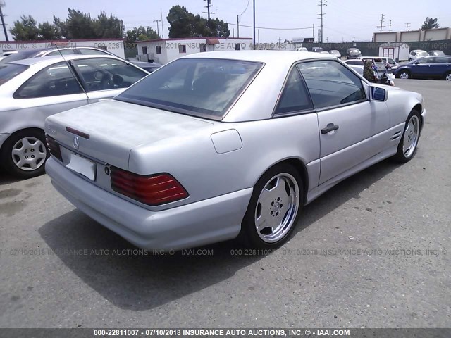 WDBFA67F0WF157147 - 1998 MERCEDES-BENZ SL 500 SILVER photo 4