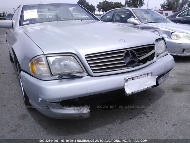 WDBFA67F0WF157147 - 1998 MERCEDES-BENZ SL 500 SILVER photo 6