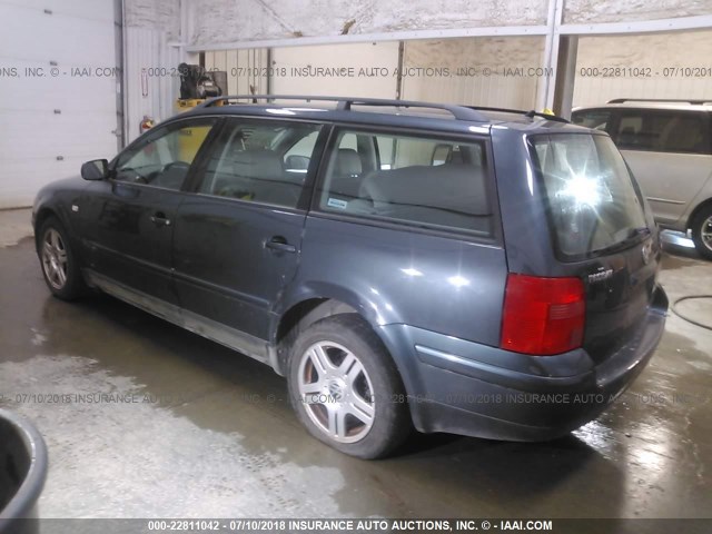 WVWJH63B71E000871 - 2001 VOLKSWAGEN PASSAT GLX BLUE photo 3