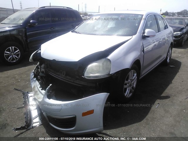 3VWEF71KX7M070798 - 2007 VOLKSWAGEN JETTA WOLFSBURG 银色 照片 2