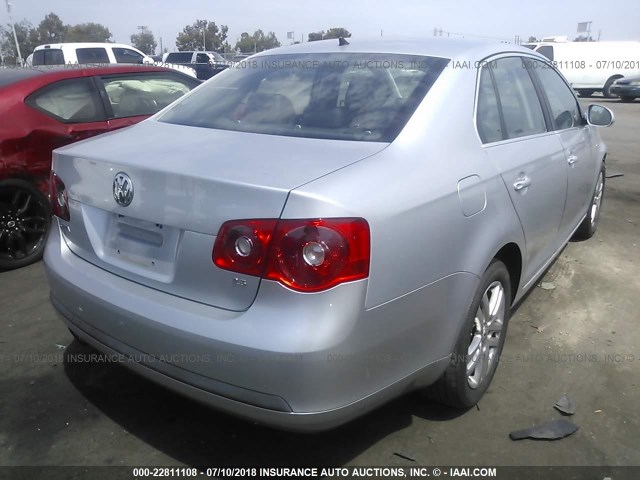 3VWEF71KX7M070798 - 2007 VOLKSWAGEN JETTA WOLFSBURG 银色 照片 4