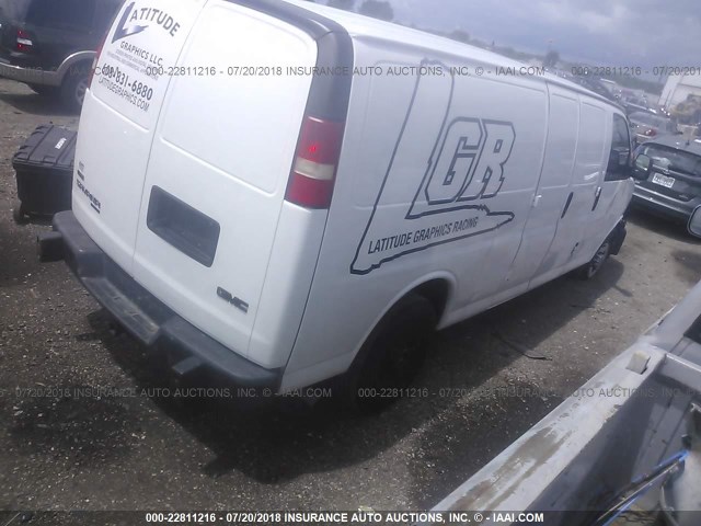 1GTW7GCA2B1900317 - 2011 GMC SAVANA G2500 WHITE photo 4