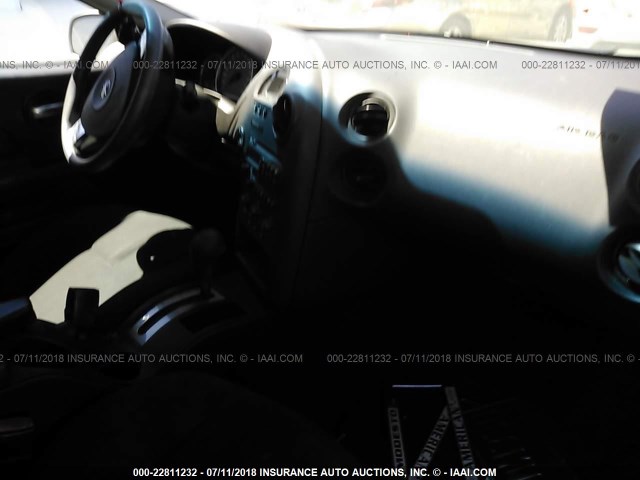 2G2WP552281105396 - 2008 PONTIAC GRAND PRIX SILVER photo 5