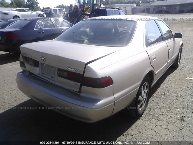 JT2BF28K2X0210479 - 1999 TOYOTA CAMRY LE/XLE GOLD photo 4