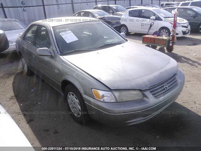 JT2BG22K0V0059175 - 1997 TOYOTA CAMRY LE/XLE GOLD photo 1