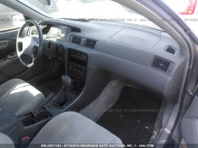 JT2BG22K0V0059175 - 1997 TOYOTA CAMRY LE/XLE GOLD photo 5