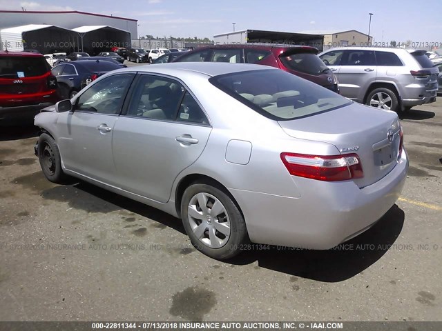 4T4BE46KX9R083566 - 2009 TOYOTA CAMRY SE/LE/XLE SILVER photo 3