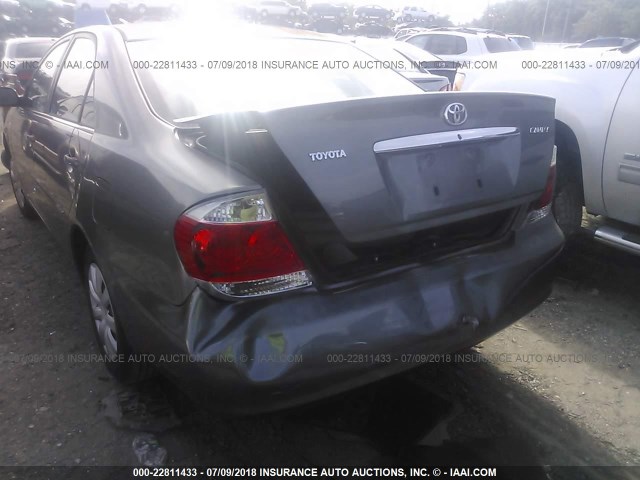 JTDBE32K563055903 - 2006 TOYOTA CAMRY LE/XLE GRAY photo 6