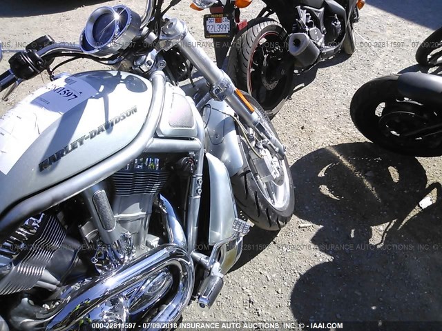 1HD1HHH64CC805201 - 2012 HARLEY-DAVIDSON VRSCDXA ANNIVERSARY SILVER photo 5