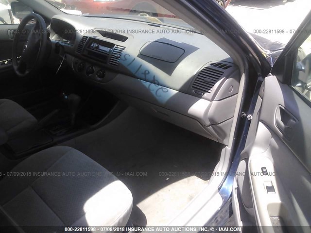4T1BE32K82U588926 - 2002 TOYOTA CAMRY LE/XLE/SE BLUE photo 5
