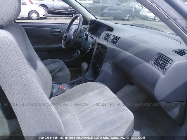 JT2BG22K710562969 - 2001 TOYOTA CAMRY CE/LE/XLE 银色 照片 5