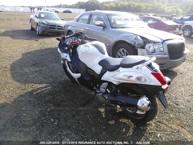 JS1GX72B2H2100449 - 2017 SUZUKI GSX1300 RA WHITE photo 3